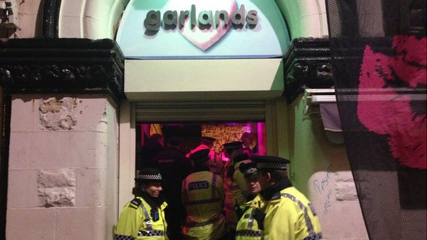 liverpool-garlands-raid